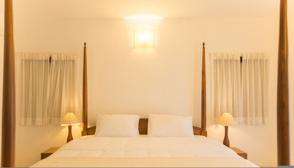 Salt by Hireavilla - 4BR w Heated Pool in Siolim