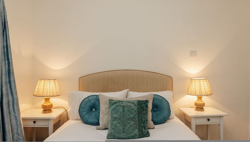 Badgemore Cottage - From 250 Per Night