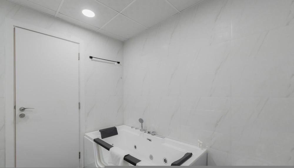 Short Stay Apartment Shams 1 Jumeirah Beach Residence 2 Bed Sleeps 6