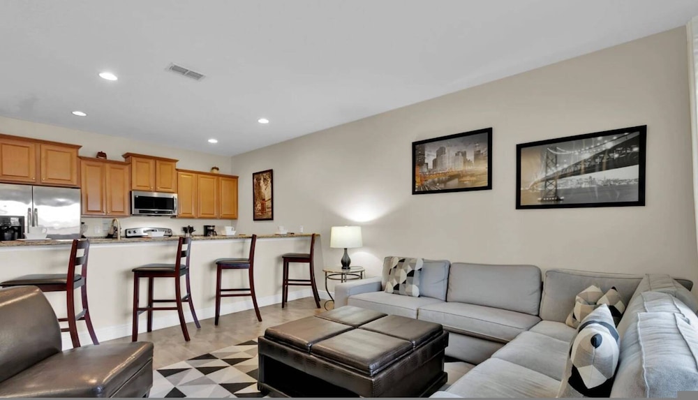 Amazing 4 Bedrooms 3 Bath Sleeps 10