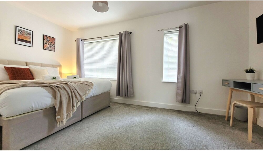 Last Minute Deals 4BR House of Four Chimneys