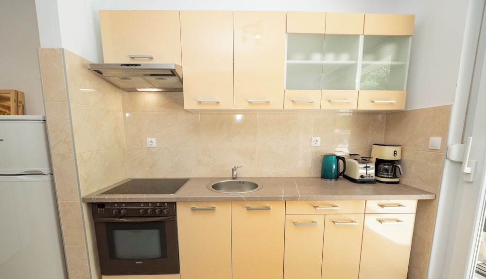 Sunset B Apartment with Private Jacuzzi