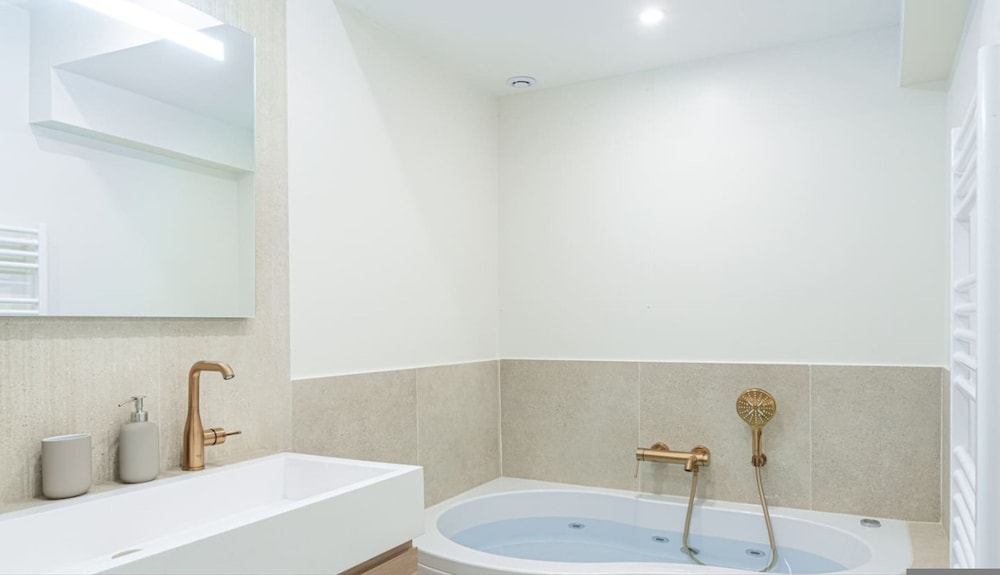 Lavie Maison A C Jacuzzi