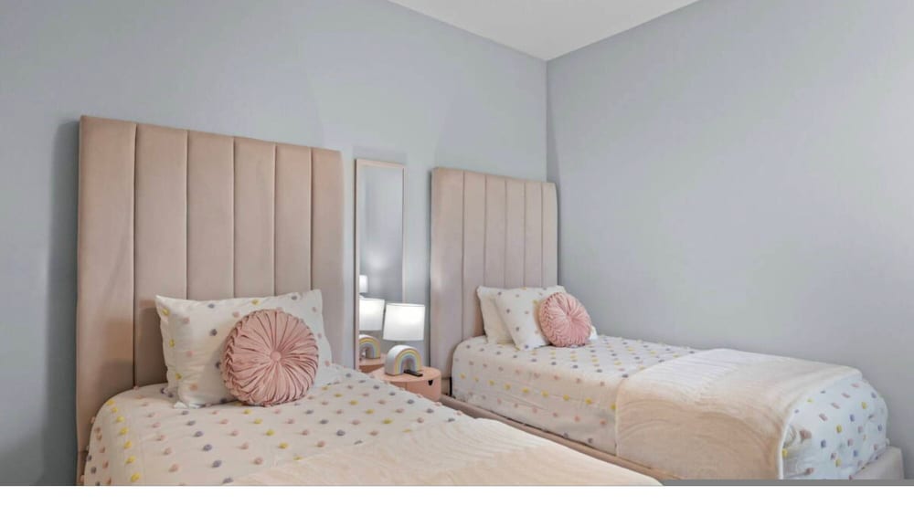 NEW Home 8 Bedrooms At Bella Vida Resort