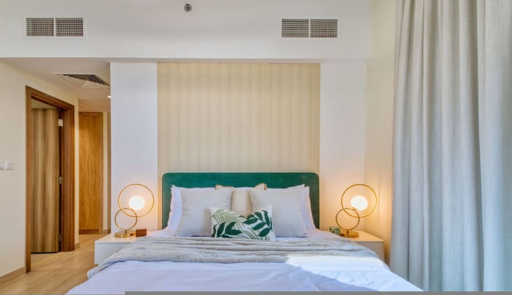 2BR Apt w Dubai Canal Views Near Burj Dubai Mall