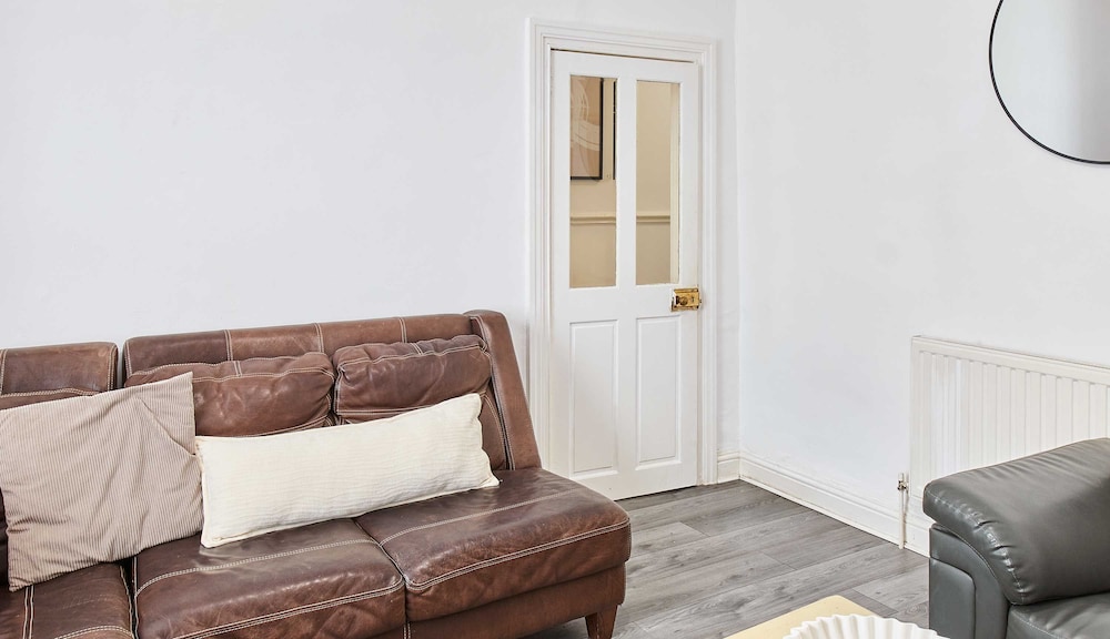 Host Stay Bishop House
