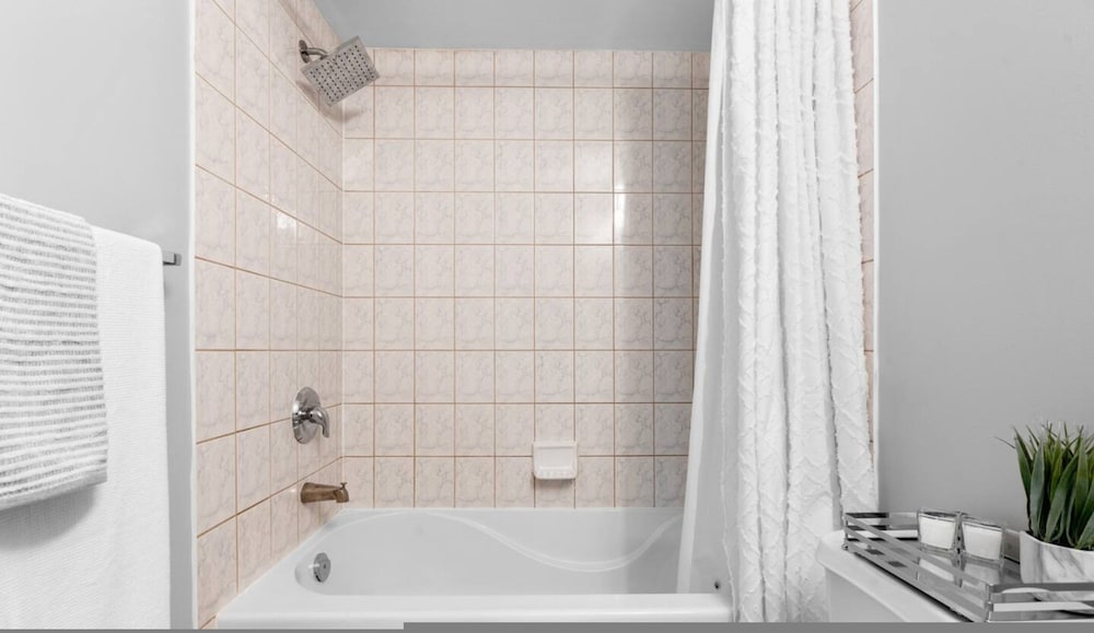 Contemporary 3BR Townhouse in Ajax Cozy Central