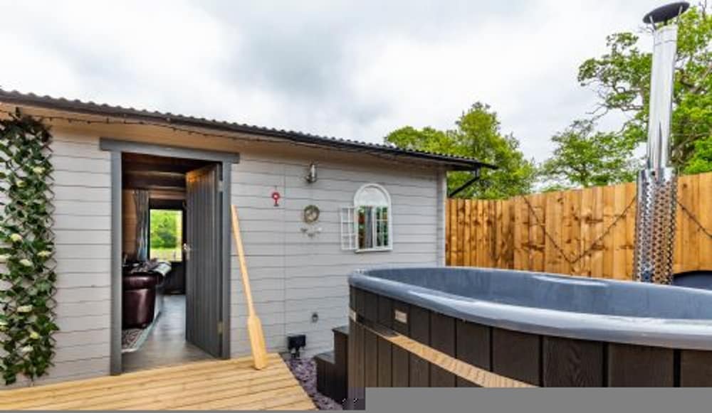 Host Stay Dragonfly Spa Lodge