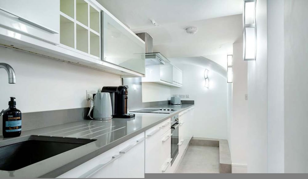 The Urban Minimalist- Notting Hill 2 Bed