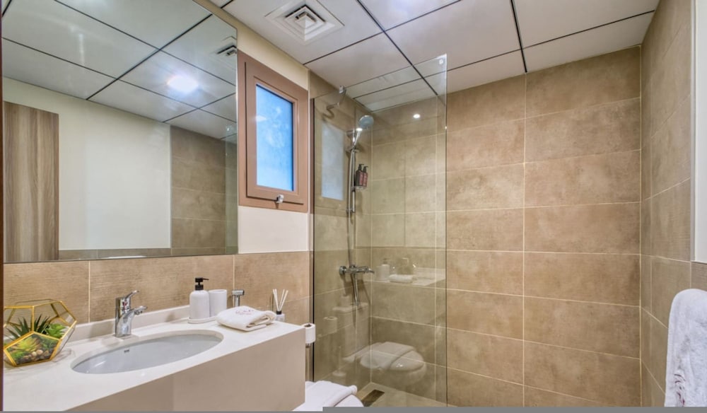 2BR Apt w Dubai Canal Views Near Burj Dubai Mall