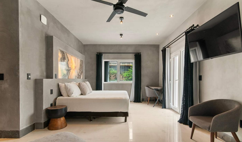 Prime 5th Ave Stay - 4BR With King Beds City Views
