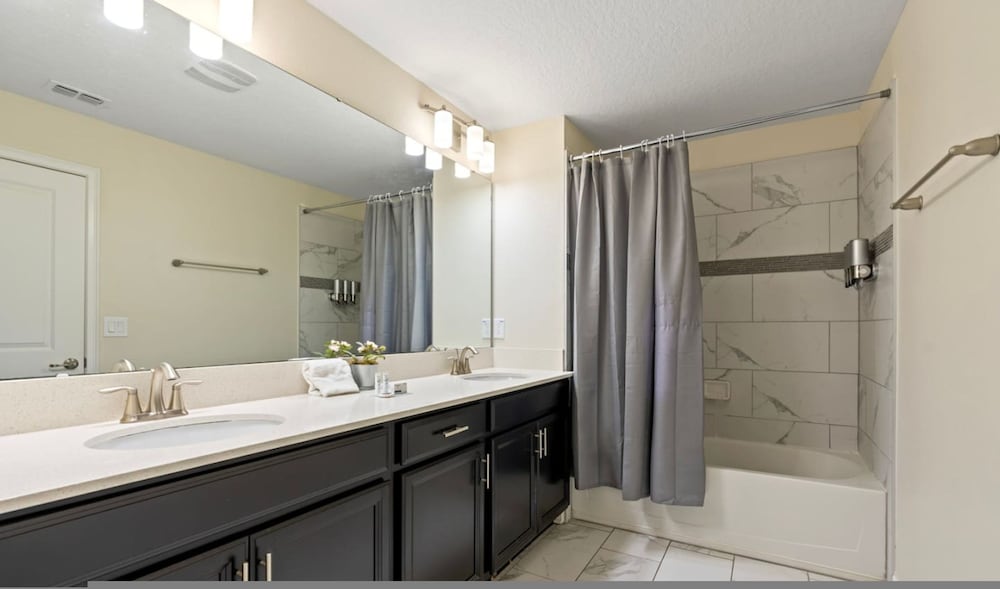 Amazing 5bdr House w Pool -4857