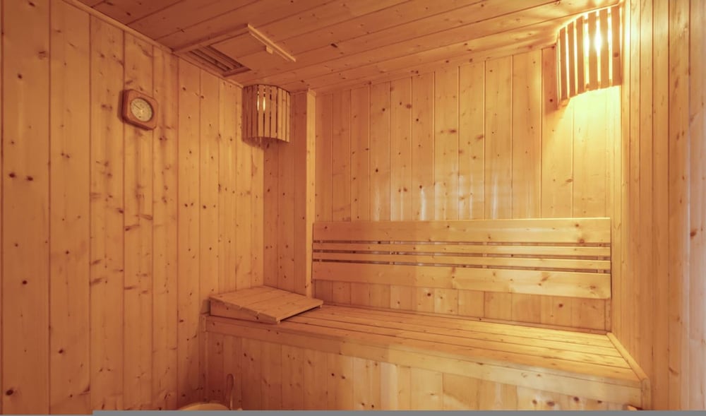 1BR w Pool Sauna Near Calangute Baga Beach