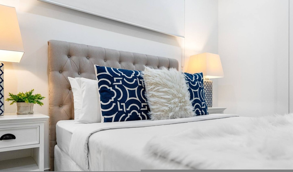 Zenhouse Solstice Designer 4-br Executive Retreat