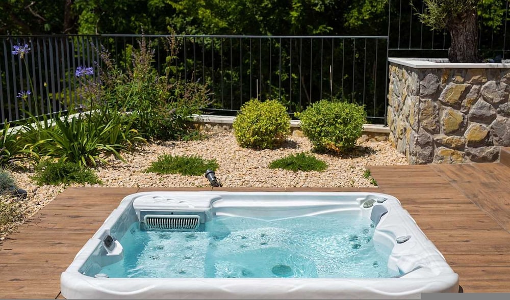 Villa Lady With Heated Pool Jacuzzi and Sauna