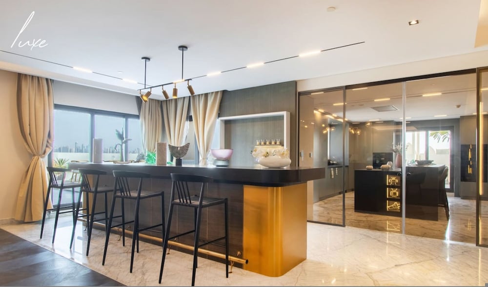 Luxury Sky Villa w Private Pool Sea View in Palm