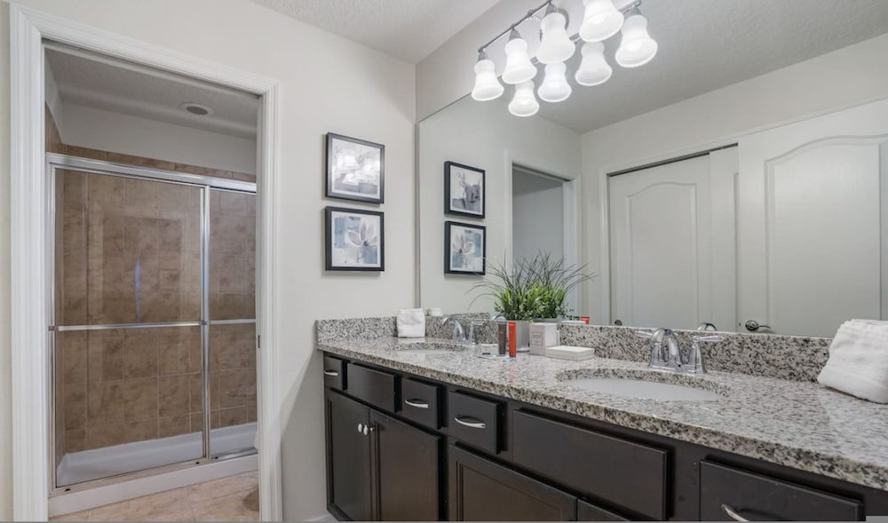 Luxury 5bdr House w Pool - 8863
