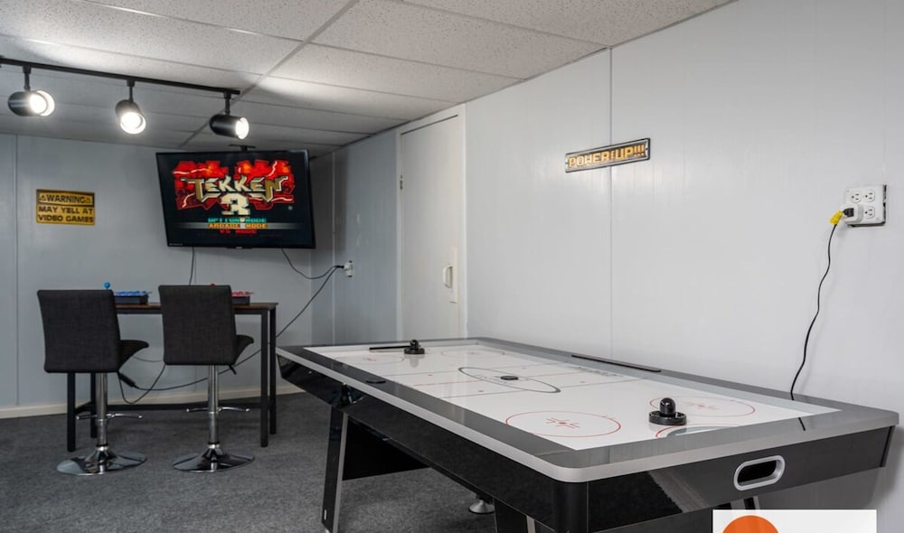 All Decked Out Farmhouse - Game Room Nearby Beach
