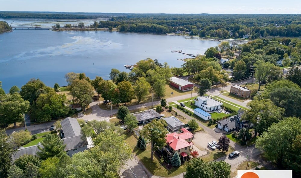 Lake Life Getaway - Condo Near Downtown