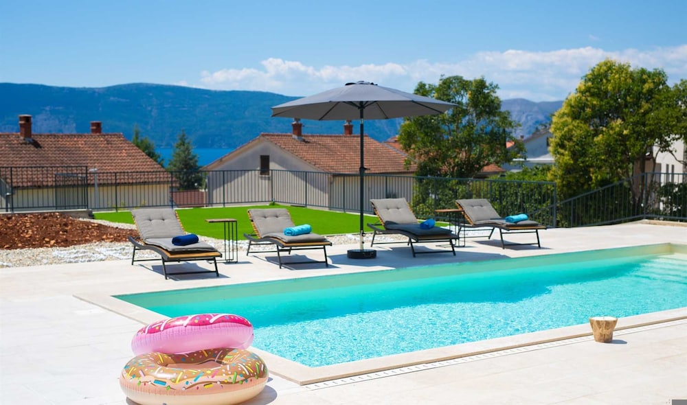 Villa Magnifica in Pinezici