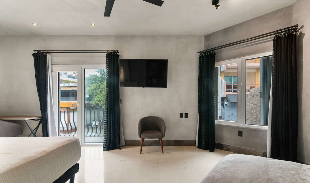 Prime 5th Ave Stay - 4BR With King Beds City Views