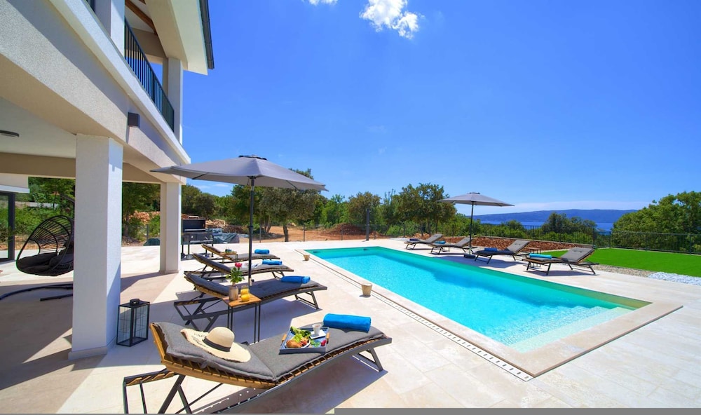Villa Magnifica in Pinezici