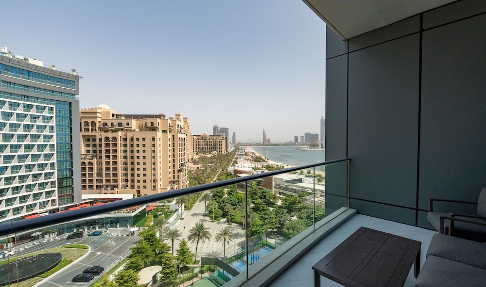 Modish Palm 3BR w Private Balcony Beach Access