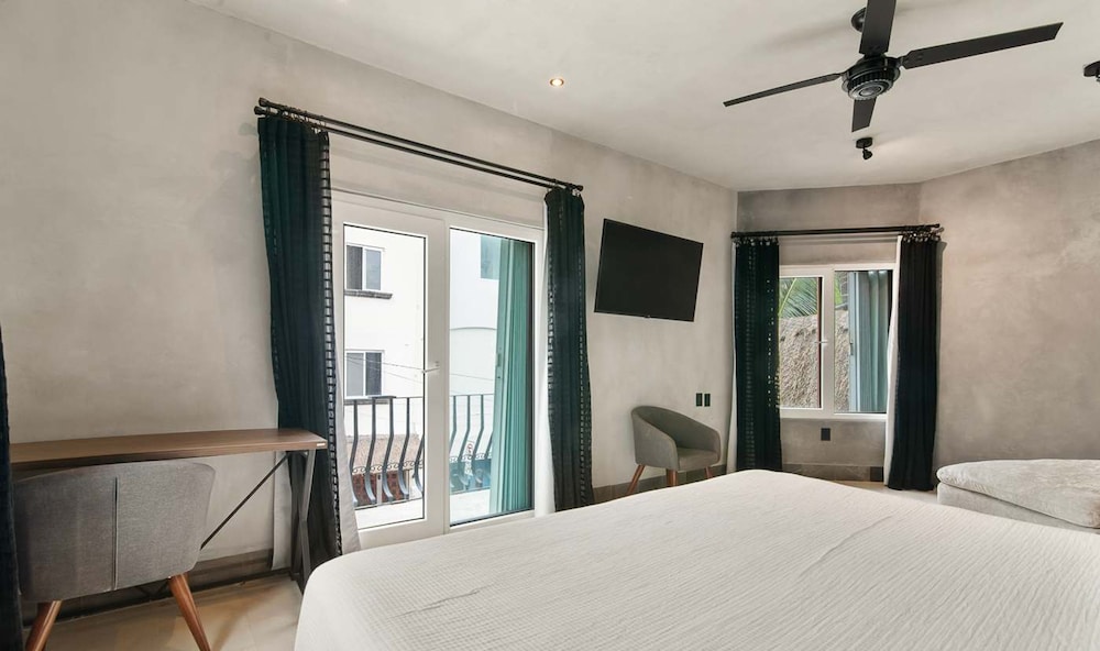 Prime 5th Ave Stay - 4BR With King Beds City Views