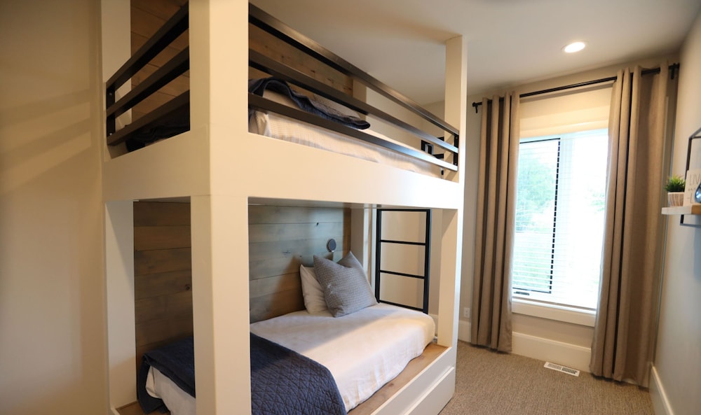 Glenn Haven Luxury Large Group Getaway Sleeps 60