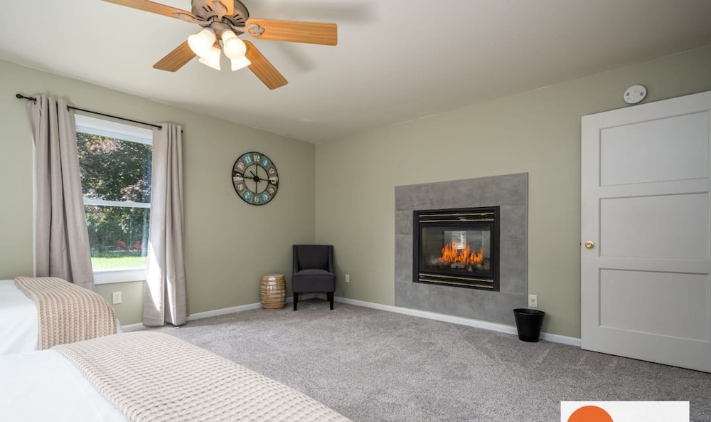 All Decked Out Farmhouse - Game Room Nearby Beach