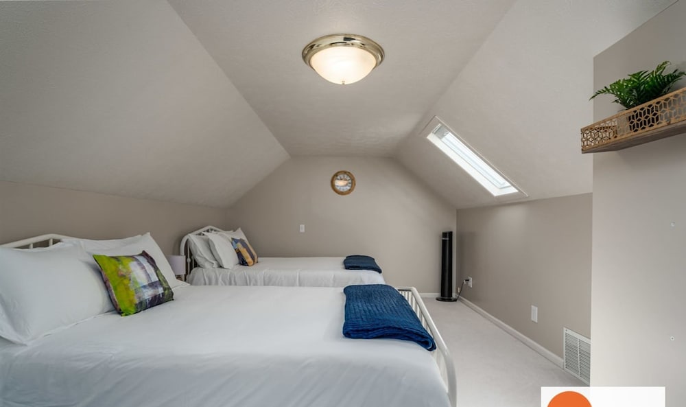 All Decked Out Farmhouse - Game Room Nearby Beach