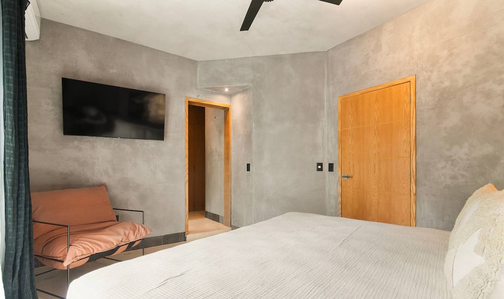 Best Spot on 5th Ave - 2BR With King Beds Style