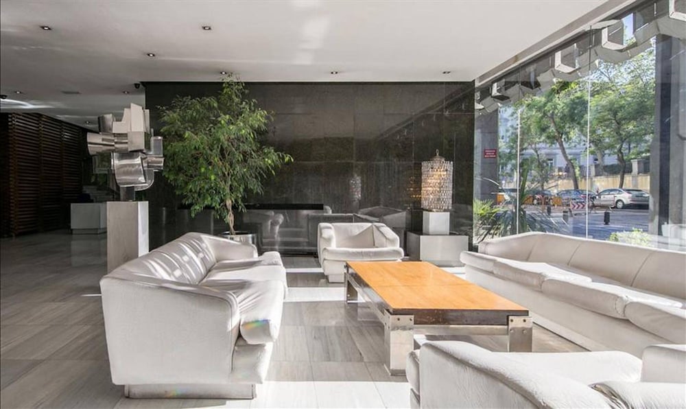 Colon 902 in Madrid With 1 Bedrooms and 1 Bathrooms