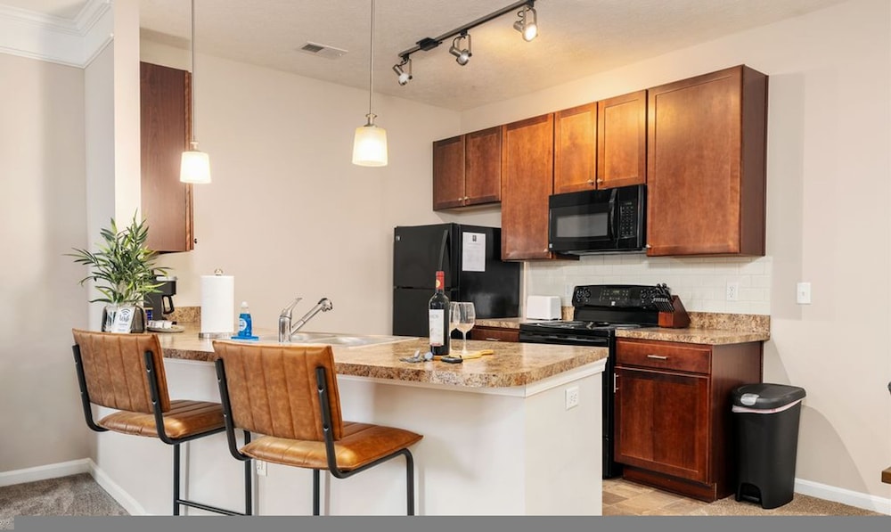 Ground Floor 2BR w Lux Amenities At Albany Glen