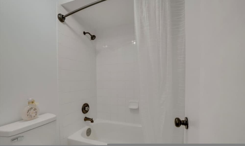 Pool Spacious Central Home 7mile to Beach