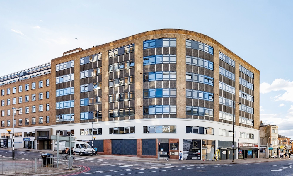 Modern 2 bed Flat in Town Centre - Free Wifi