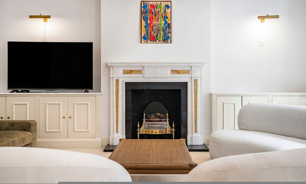 Luxury 3BR Mayfair Apartment Near Green Park