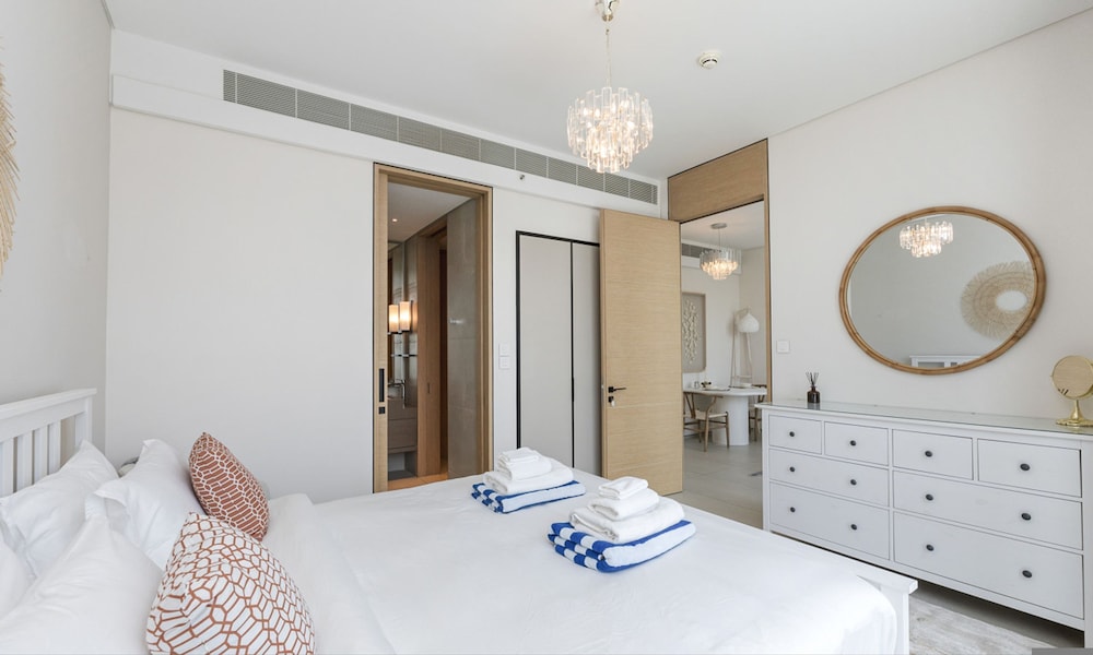 Luxury at JBR Jumeirah Gate Tower 1
