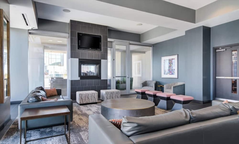 Chic Midtown High-rise With Great Views