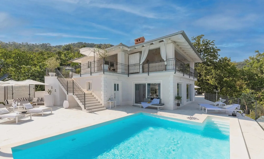 Villa Lauriana Nearby Opatija - Crovillas