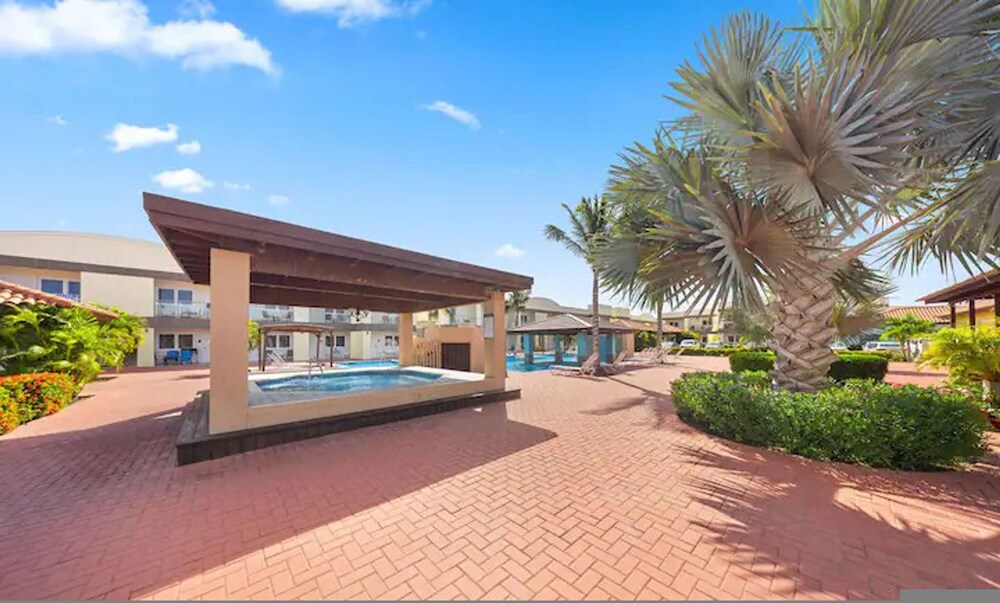 Lovely 1br1ba Condo Walk to Beach Pool BBQ
