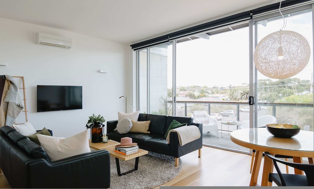 Aquabelle Six - the Perfect Rye Couples Retreat