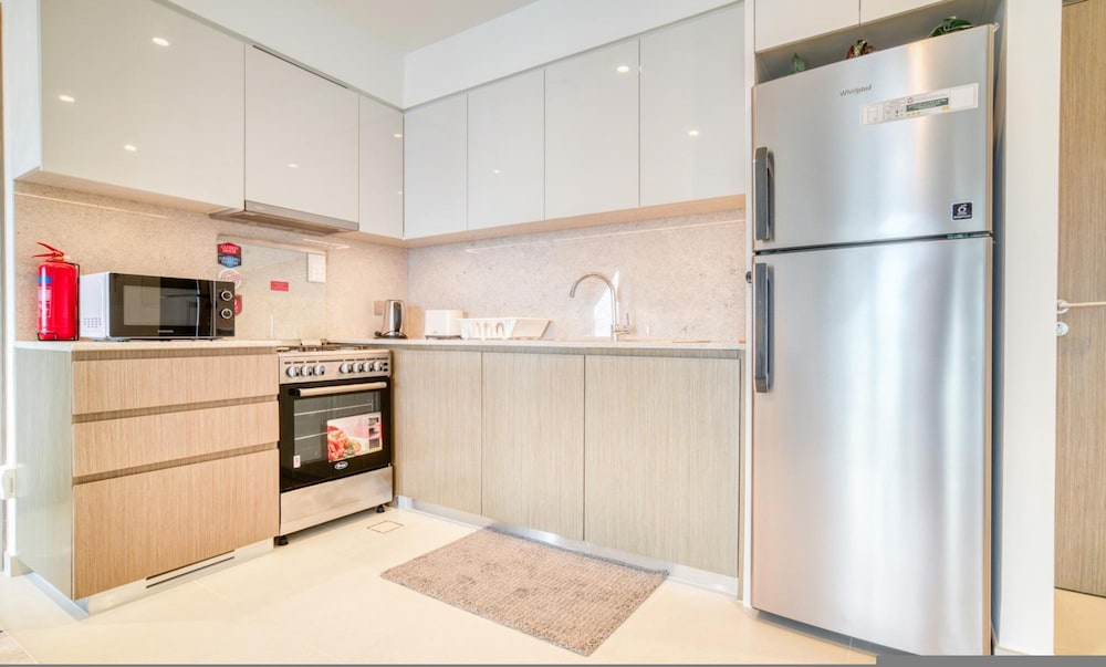 City Lights and Luxury Living Close to Dubai Mall