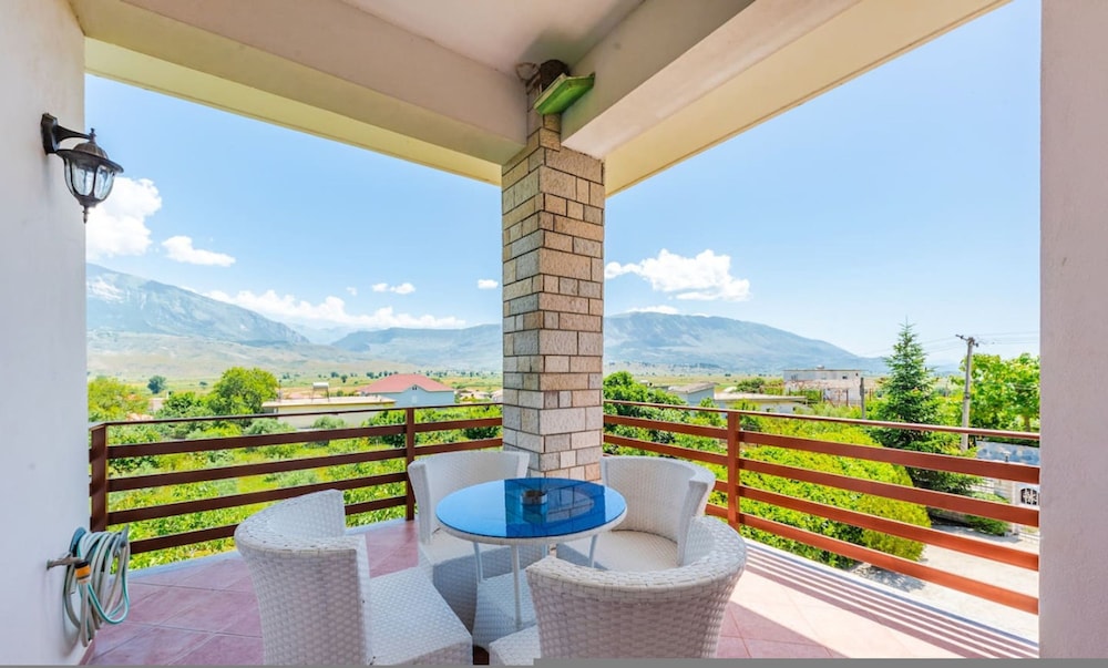 Charming Townhouse With Stunning Views
