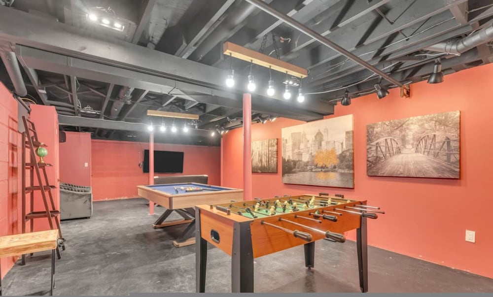 Fall Getaway With Hot Tub Fire Pit and Games