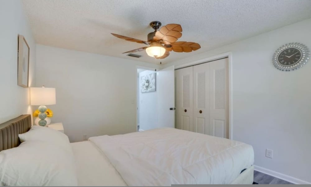 Pool Spacious Central Home 7mile to Beach