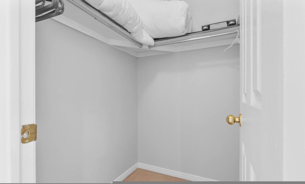 Contemporary 3BR Townhouse in Ajax Cozy Central