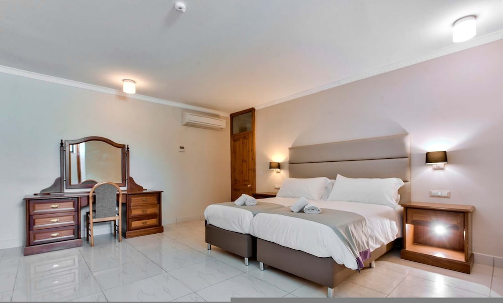 Villa Sardinella-5 Bedroom Villa With Private Pool
