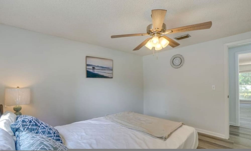 Pool Spacious Central Home 7mile to Beach