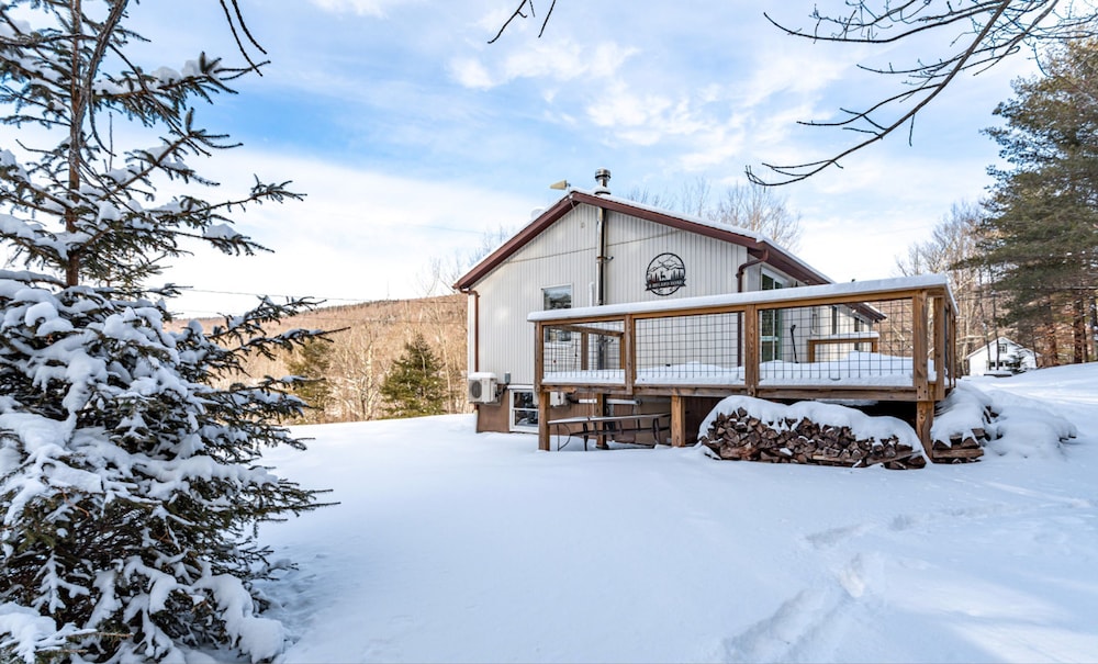 Ski Hike Lodge 5BR w Fire Pit Cozy Spaces